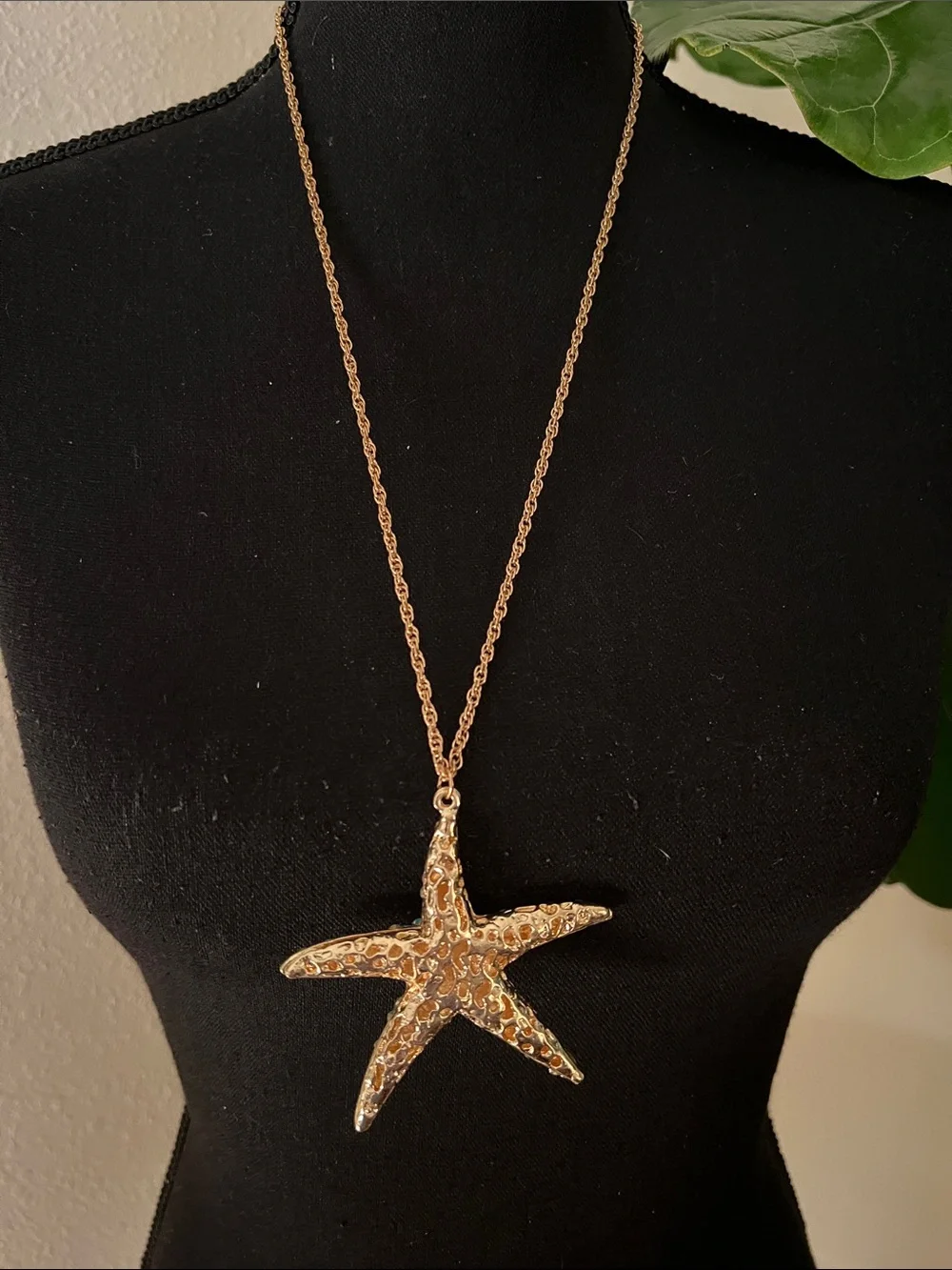 Betsey Johnson Large Dancing Turquoise Iridescent Starfish with Gold Tone Chain